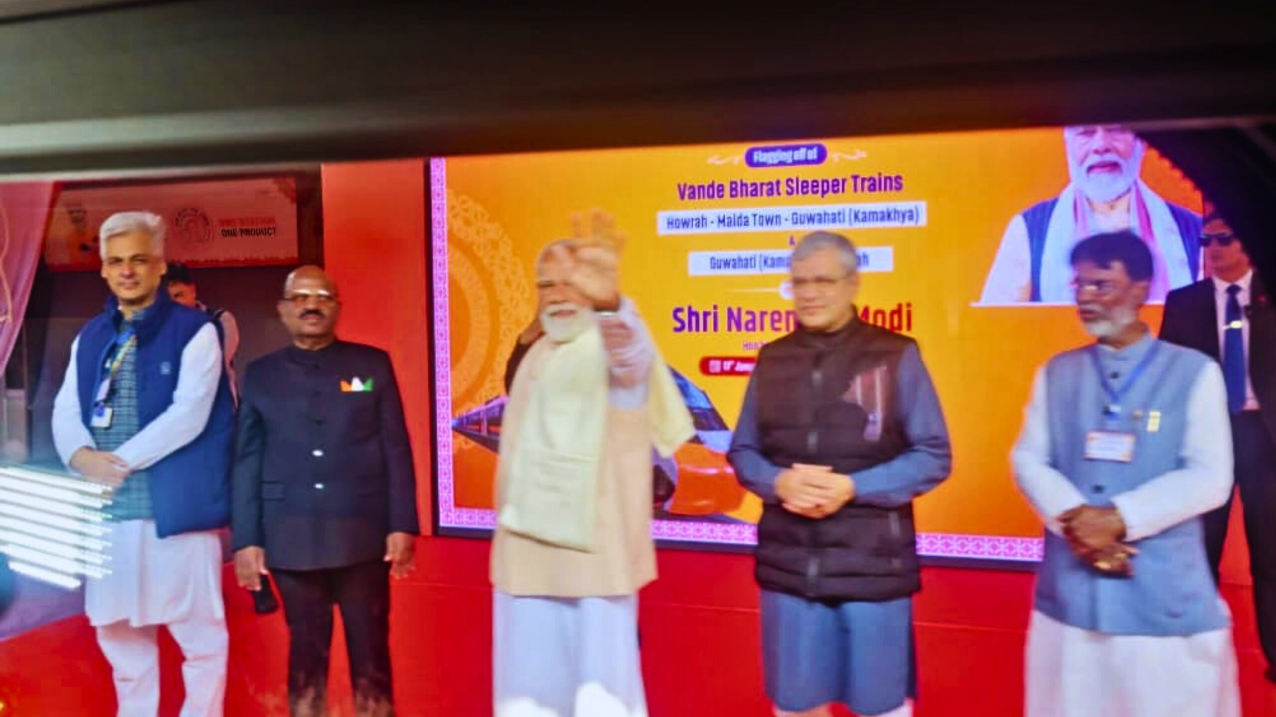 PM Modi Flags Off India’s First Vande Bharat Sleeper Train from Malda; Dedicates Infrastructure Projects Worth ₹3,250 Crore in West Bengal