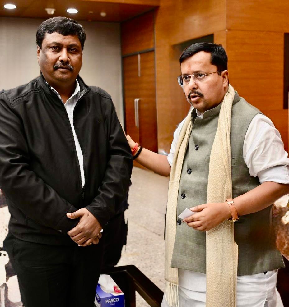 Nitin Naveen Engages with Journalists in Delhi, Honoured with Traditional Mithila Paag